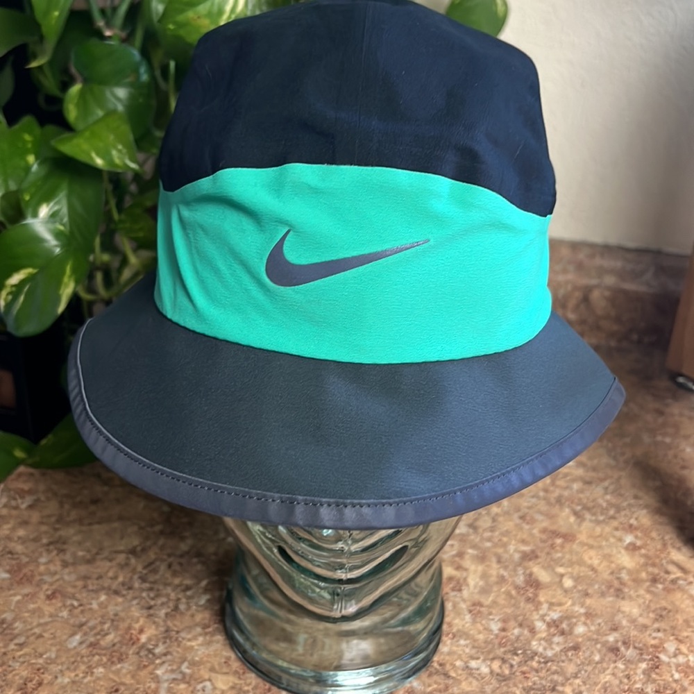 Nike Storm-fit bucket hat